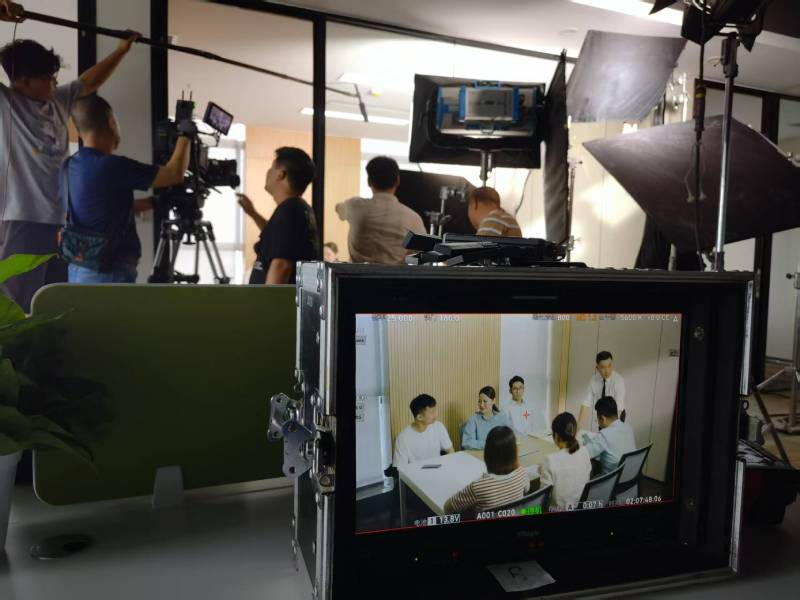 筠连县TVC拍摄公司：科技产品视觉化大师，诠释未来感与功能美学